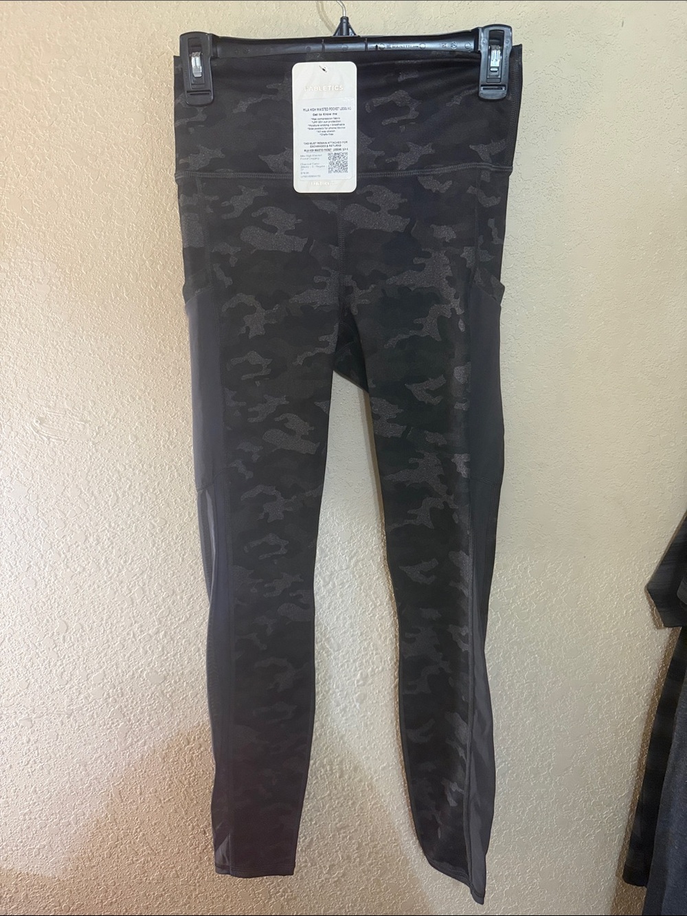 Fabletics Mila high waisted pocket Black Camo High-Waist Leggings